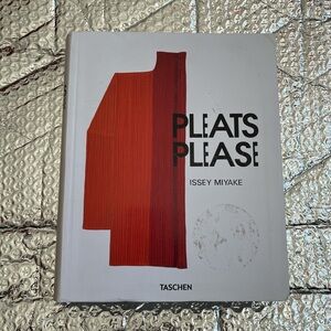**ULTRA RARE** ISSEY MIYAKE PLEATS PLEASE • TASCHEN • 2012 TURTLEBACK BOOK